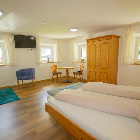 Apart Letta Huben